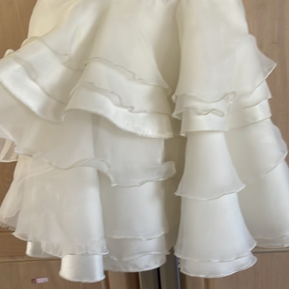 Girl’s pretty white dress size 6-7 - Picture 3 of 7